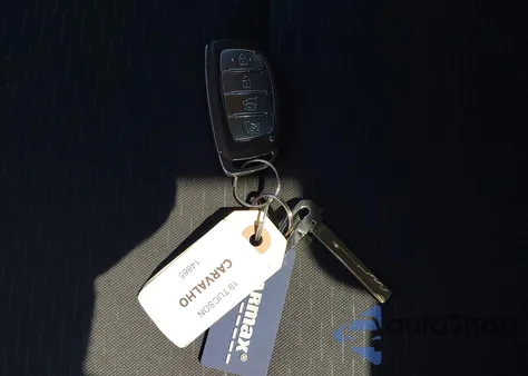 2019 Hyundai Tucson Value из США, поврежденный, VIN KM8J3CA46KU014331